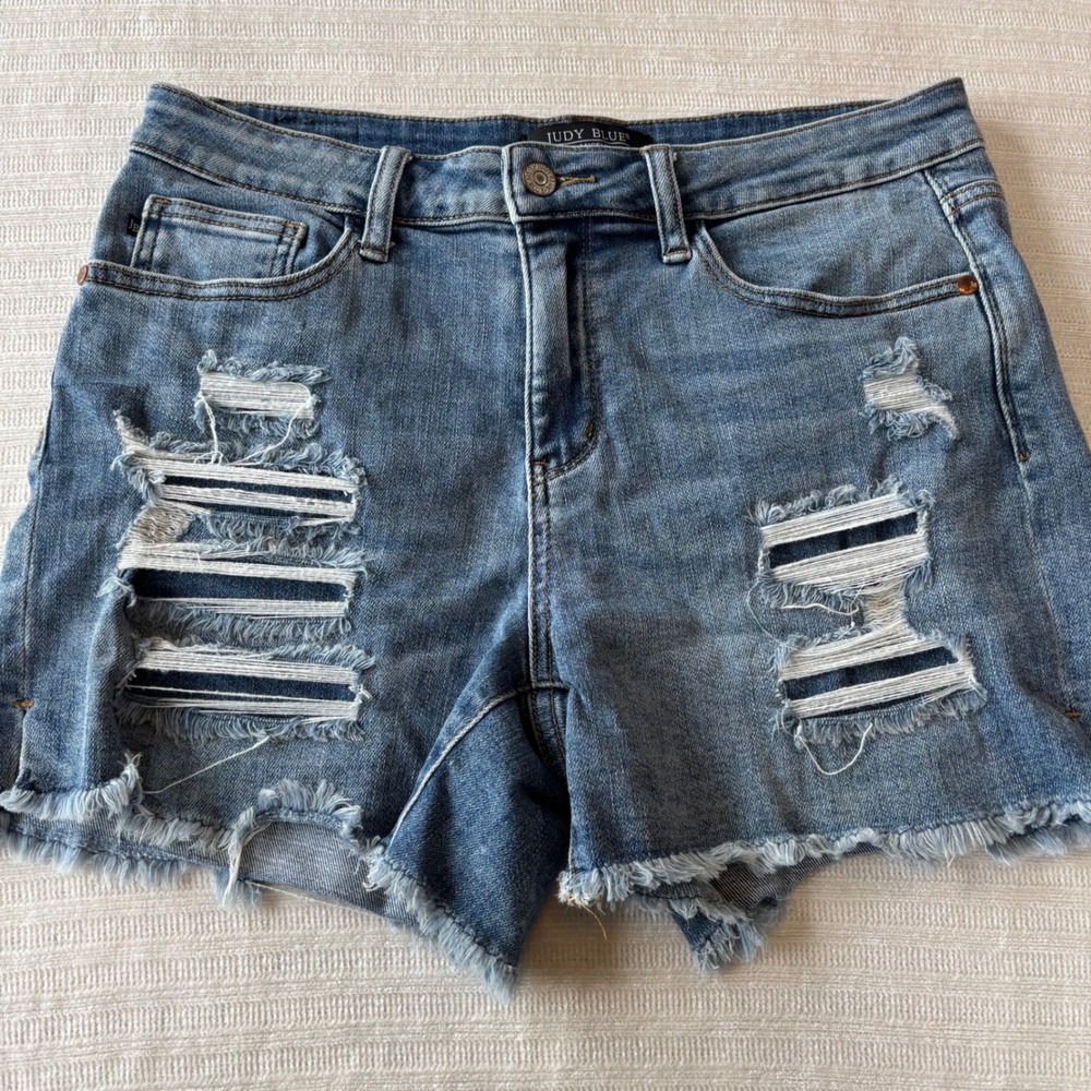 Judy Blue Distressed Denim Shorts Medium Wash‎ Raw Hem JB150122 Womens Large